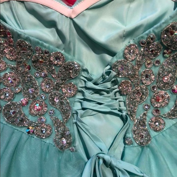 Dress - Picture 2 of 4